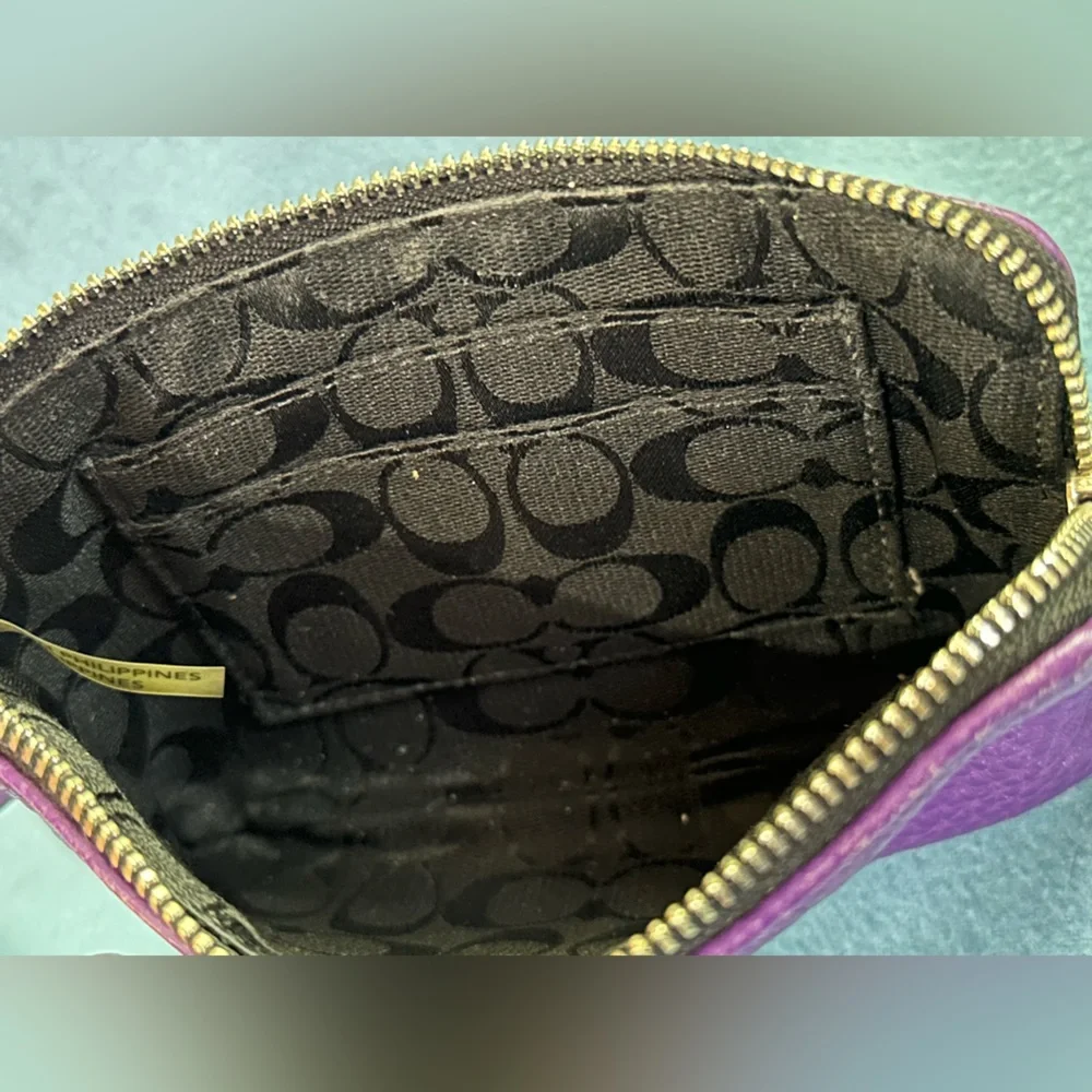 Coach purple leather wristlet /clutch /wallet - Picture 7 of 8